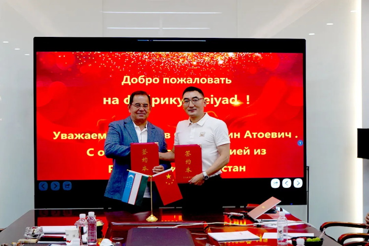 Director Boyev Fakhridin Atoyevich and Meiyad representative Mr. Han signed a strategic cooperation